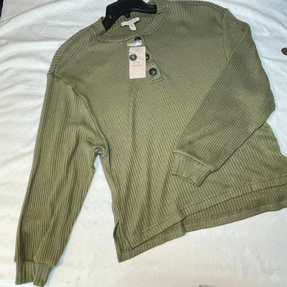 NWT! Ribbed Henley Top in Fescue Green - Picture 7 of 8